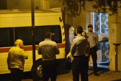 Portuguesa que morou com o cadáver do pai por 15 anos o vestia com pijamas e disfarçava cheiro com alvejante