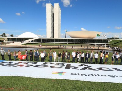 Índices globais de democracia caem a nível mais baixo desde 1986 Confira as principais razões para esse declínio