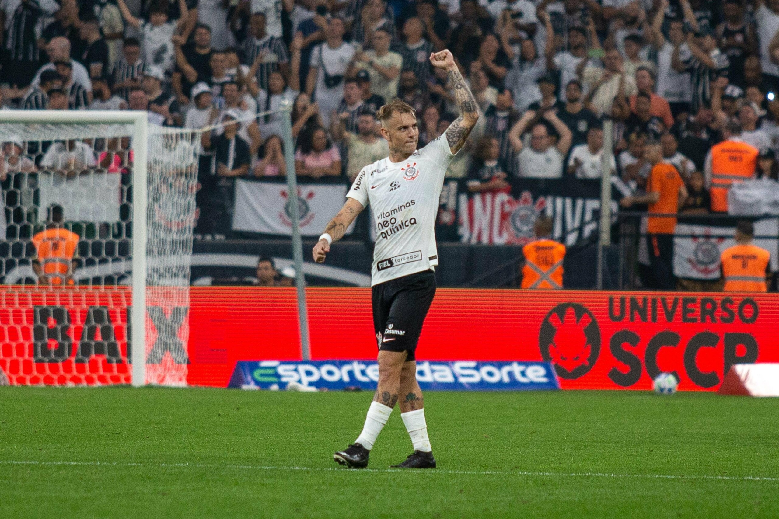 Corinthians resolve jogo sonolento no 2º tempo e bate Cruzeiro em