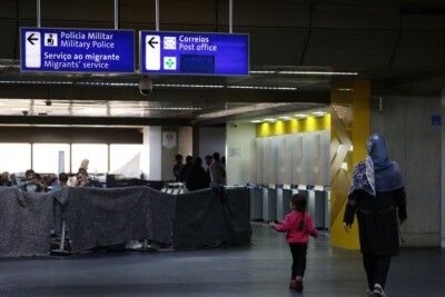 Imigrantes afegãos voltam a acampar no aeroporto de Guarulhos