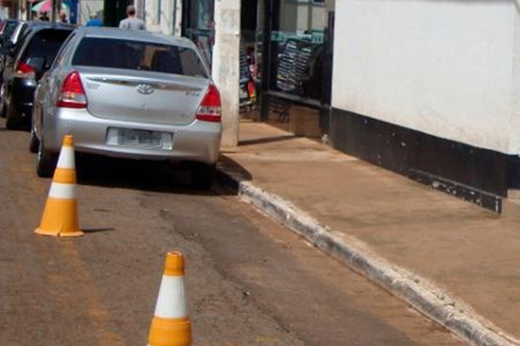 Reservar vagas em via pública é proibido, diz diretora de Fiscalização de Trânsito de Goiânia