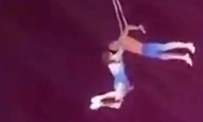 Acrobata morre após queda de 10 metros na China; vídeo Sun Moumou fazia espetáculo ao lado do marido no momento do acidente