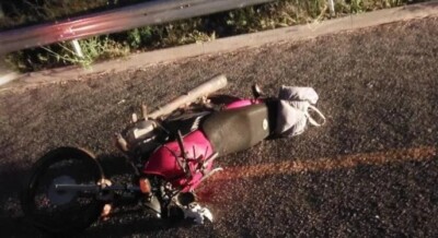 Condutor do veículo não parou para prestar socorro às vítimas Dois motociclistas morrem após baterem de frente a um carro, em Niquelândia