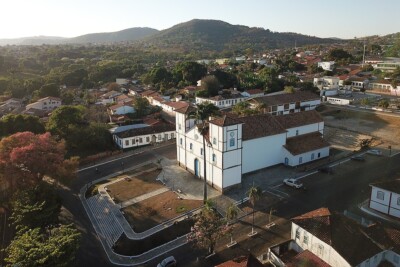 Pirenópolis recebe turistas com show, cachoeira e gastronomia no Tiradentes