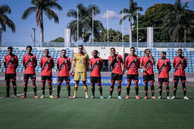 Jogadores do sub-20 do Atlético Goianiense perfilados