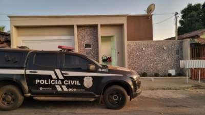 Polícia Civil apreende carros e 25 cartões de crédito de frentistas suspeitos de furtar posto de gasolina, em Faina