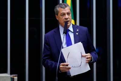 "Votei na urgência, não na matéria", justifica Daniel Agrobom sobre arcabouço fiscal