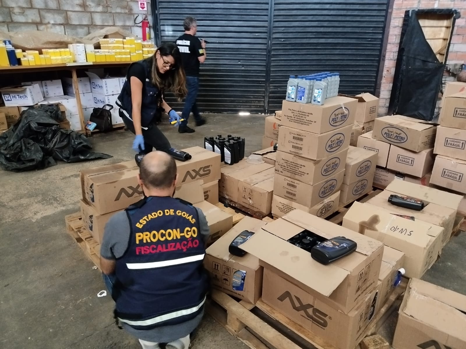 Óleo lubrificante apreendido pelos fiscais (Foto: Divulgação)