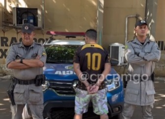 Homem é preso após atirar mais de 50 vezes no portão da ex-namorada, em Goiânia Caso aconteceu no setor Parque das Flores