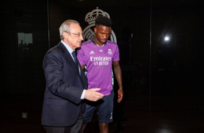 Vini Jr ao lado do presidente do Real Madrid