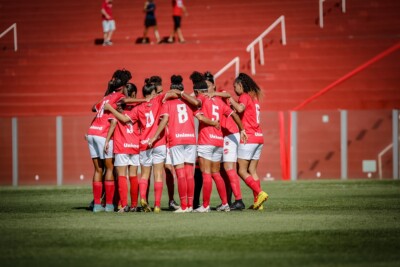 Equipe feminina do Vila Nova na disputa do Brasileirão Feminino Série A2