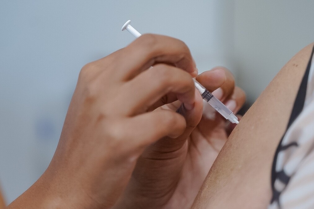 Covid: cobertura vacinal para o imunizante bivalente é de apenas 14% em Goiás