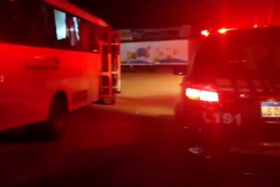 Em Porangatu, PRF intercepta ônibus escolar com excesso de passageiros