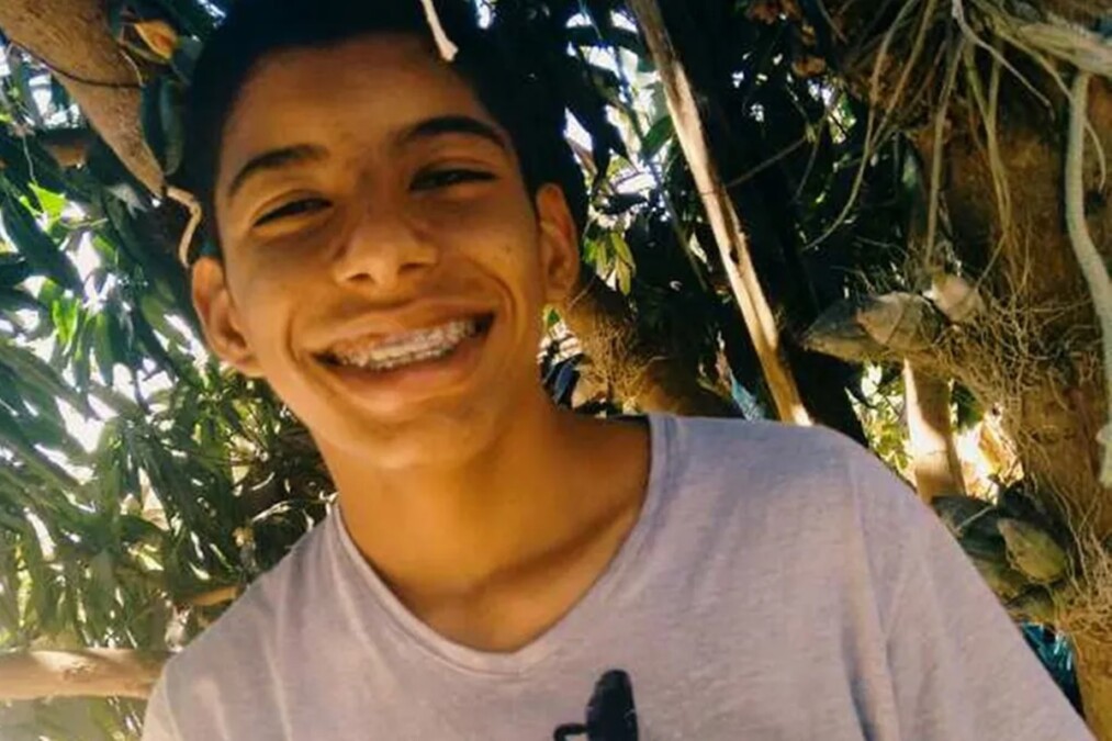 Policial condenado por morte do adolescente Robertinho, em Goiânia, foge de presídio militar