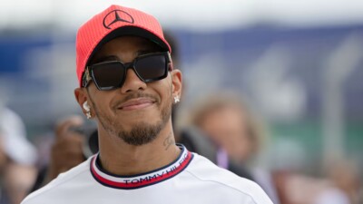 Hamilton tem contrato até o final da temporada com a Mercedes