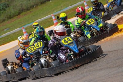 Pilotos de Kart na disputa do Campeonato Goiano