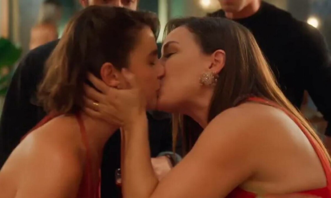 Globo corta mais uma vez cena de beijo lésbico em 'Vai na Fé' e revolta fãs A cena foi substituída por um chamego entre as personagens