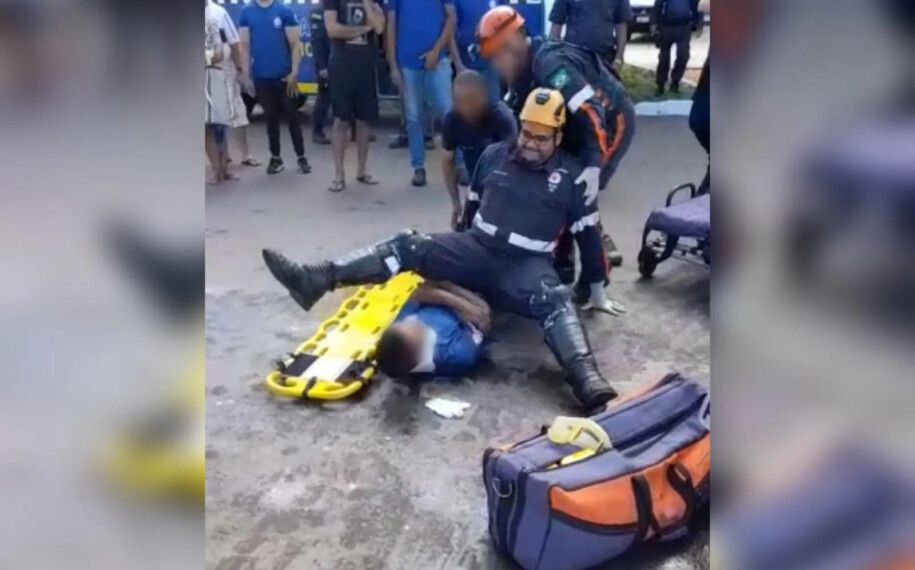 Socorrista do Samu cai sobre paciente durante atendimento em Novo Gama; vídeo