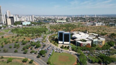 Prefeitura de Goiânia diz que salário de servidores está em dia; médicos mantém assembleia