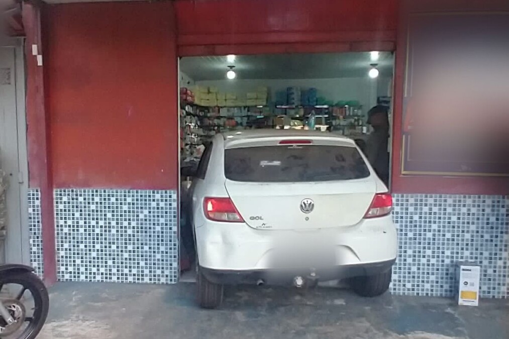 Polícia prende suspeito de jogar carro contra ex-esposa dentro de uma farmácia, em Goiânia