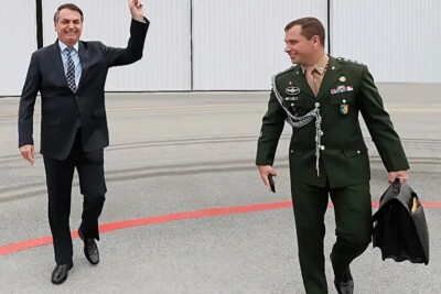 Advogado de Mauro Cid diz que cliente "assumiu tudo" e não culpou Bolsonaro