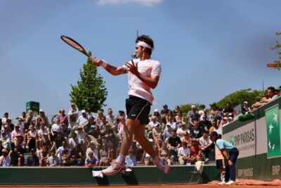 Thiago Wild durante partida de tênis