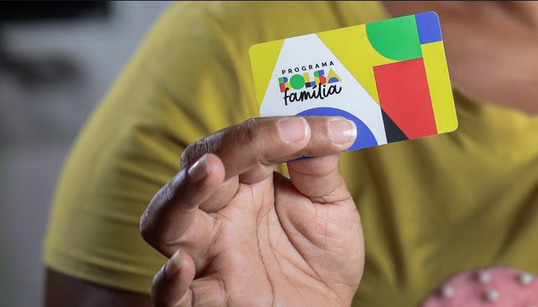 Meio milhão de contemplados pelo Bolsa Família em Goiás recebem o benefício a partir desta 6ª