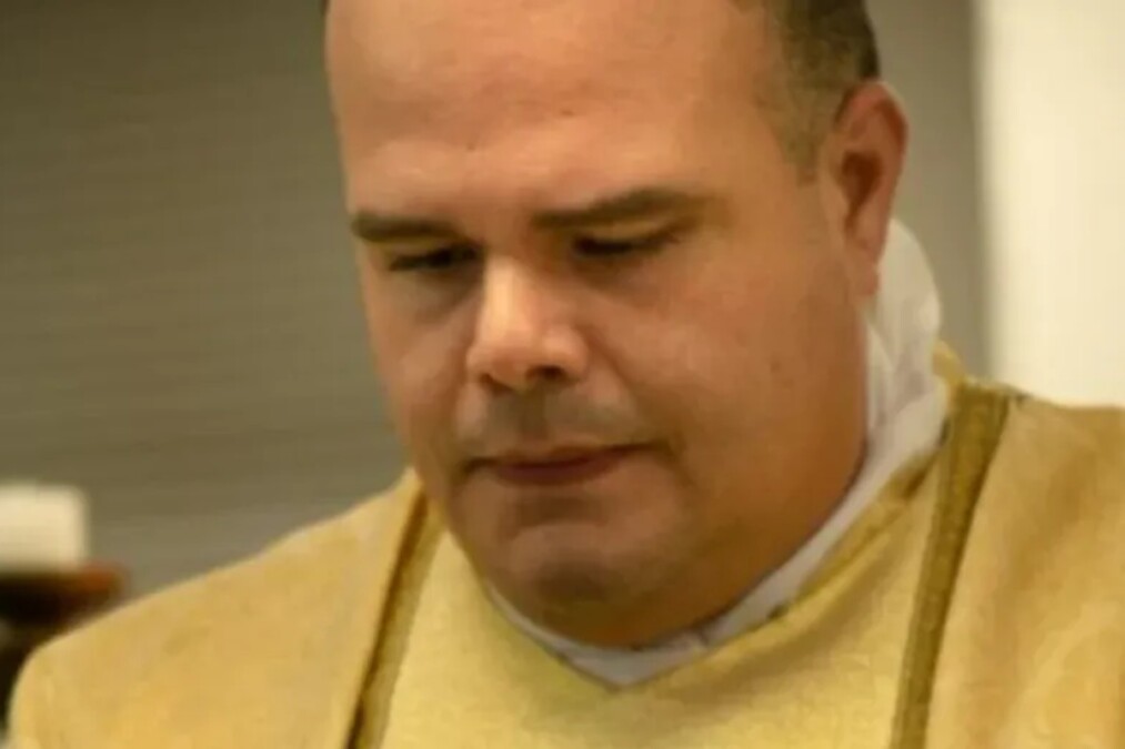 Após condenado a 14 anos por abuso sexual de menores, padre faz vaquinha para pagar advogados