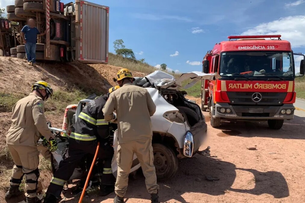 Homem morre após carro bater de frente com carreta em Cocalzinho de Goiás