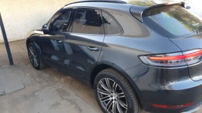 Polícia recupera Porshe e prende investigado por falso reconhecimento de firma