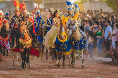 Circuito das Cavalhadas 2023 começa neste fim de semana em Goiás Lutas entre mouros e cristãos programação