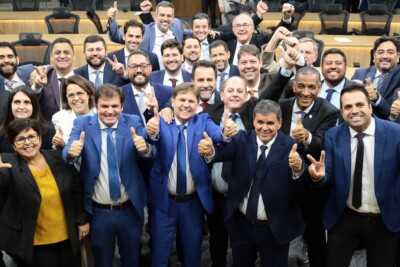 Bruno Peixoto é reeleito antecipadamente para presidente da Assembleia no biênio 2025-2026