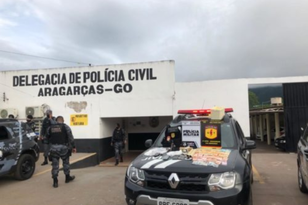 Foto para perfil simples com borda azul (26)