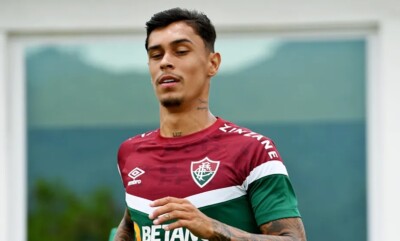 Vitor Mendes em treino no Fluminense