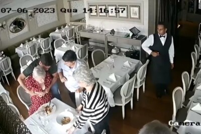 Ex-ministro faz manobra e salva senhora engasgada em restaurante