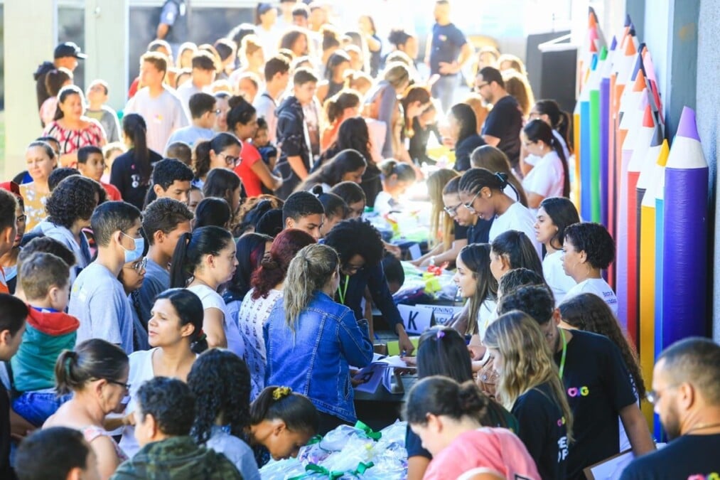 Goiás Social entrega roupas doadas pelo TJGO a jovens em situação de vulnerabilidade social