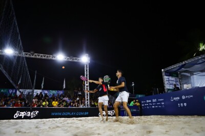 Dupla em ação no Beach Tennis em Itumbiara