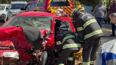 GO-060: acidente entre quatro carros deixa três feridos e um em estado grave