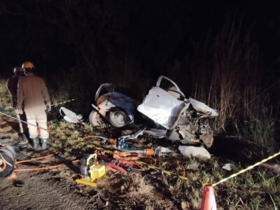 Corpos tiveram que ser desencarcerados pelos bombeiros (Foto: divulgação/CBM)