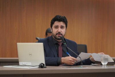 Assembleia aprova projeto que proíbe mudança de sexo em crianças e adolescentes em Goiás