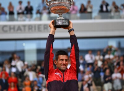 Djokovic com o troféu de Roland Garros