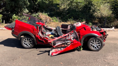 Pai e filho morrem após bater carro contra árvore na BR-153