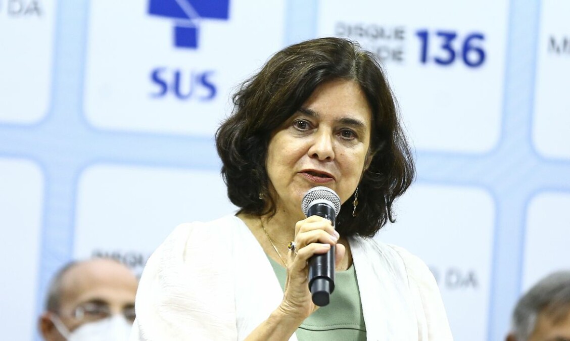 Deputado goiano recebe ministra da Saúde em audiência sobre atualizações de leis sobre a Covid