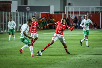 Jogo entre Vila Nova e Chapecoense pela Série B de 2022
