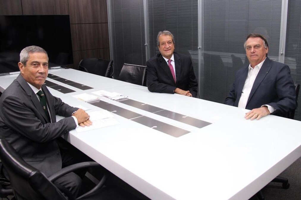 Bolsonaro, Braga Netto e Valdemar se reúnem por "alinhamento político"