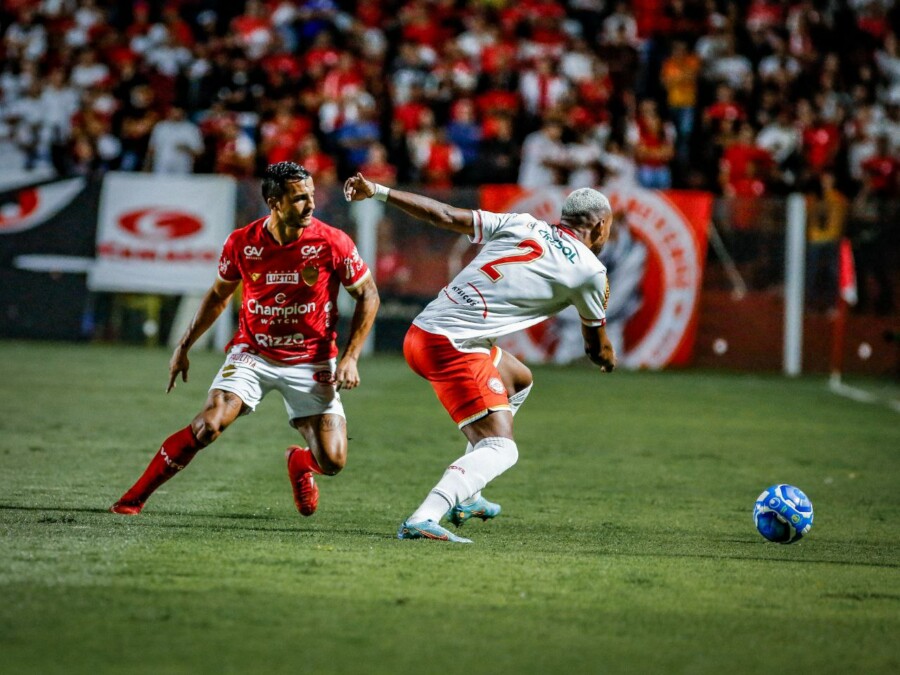 Guilherme Parede marcou o gol da vitória do Vila Nova sobre o Tombense