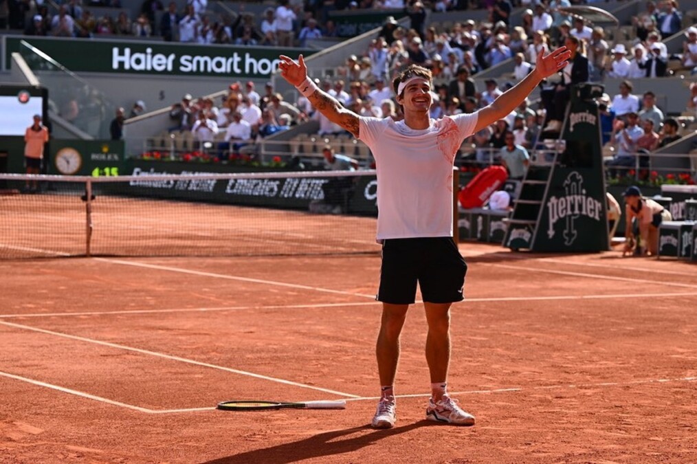 Thiago Wild comemora vitória em Roland Garros