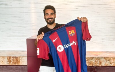 Gundogan posando com a camiseta do Barcelona