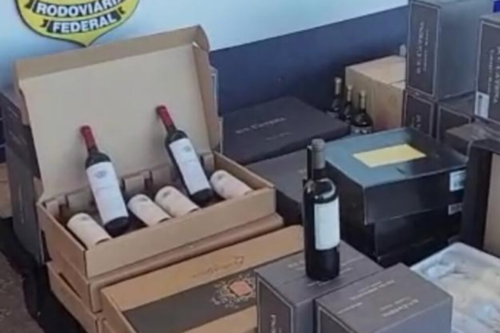 PRF apreende vinhos, perfumes e eletrônicos sem nota em Luziânia
