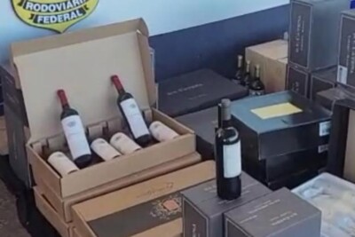 PRF apreende vinhos, perfumes e eletrônicos sem nota em Luziânia